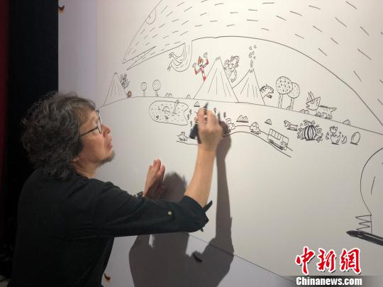 日本の絵本作家・宮西達也氏「絵本は子供だけのものではない」