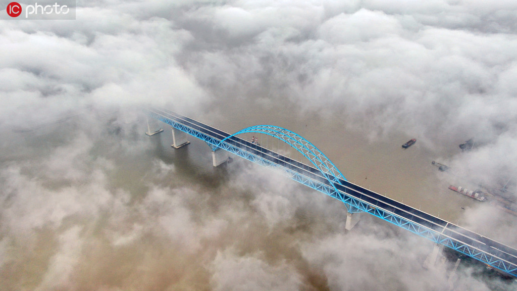 上空からドローンが捉えた滬通長江大橋の様子（写真著作権は東方ICが所有のため転載禁止）。