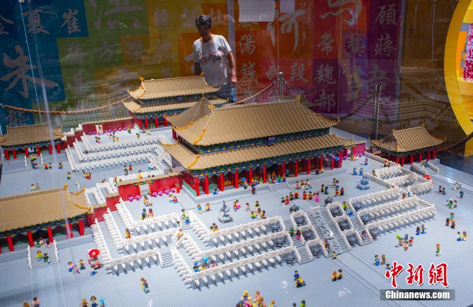 レゴブロック50万個で作った「故宮」が北京で公開