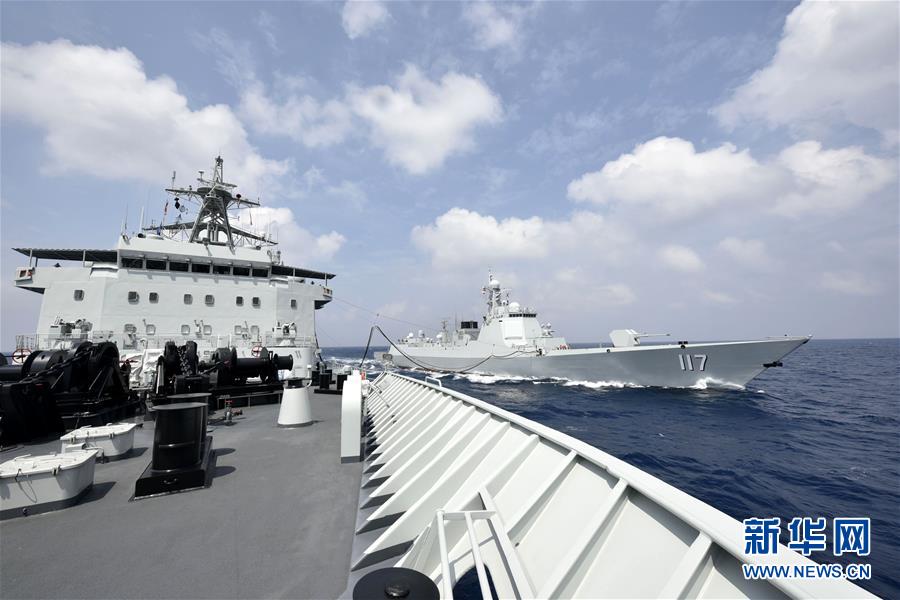 中国海軍第33次護衛艦隊が初の海上補給