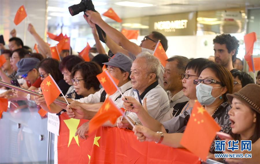 「国歌を歌うのはあなた一人じゃない」香港市民が中国国歌斉唱するイベント