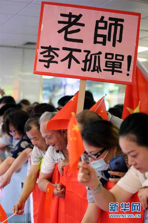 「国歌を歌うのはあなた一人じゃない」香港市民が中国国歌斉唱するイベント