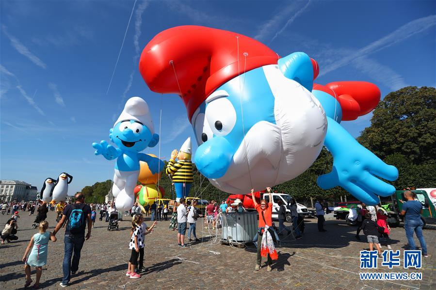 アニメキャラが空を飛ぶ！ブリュッセルで巨大バルーンパレード
