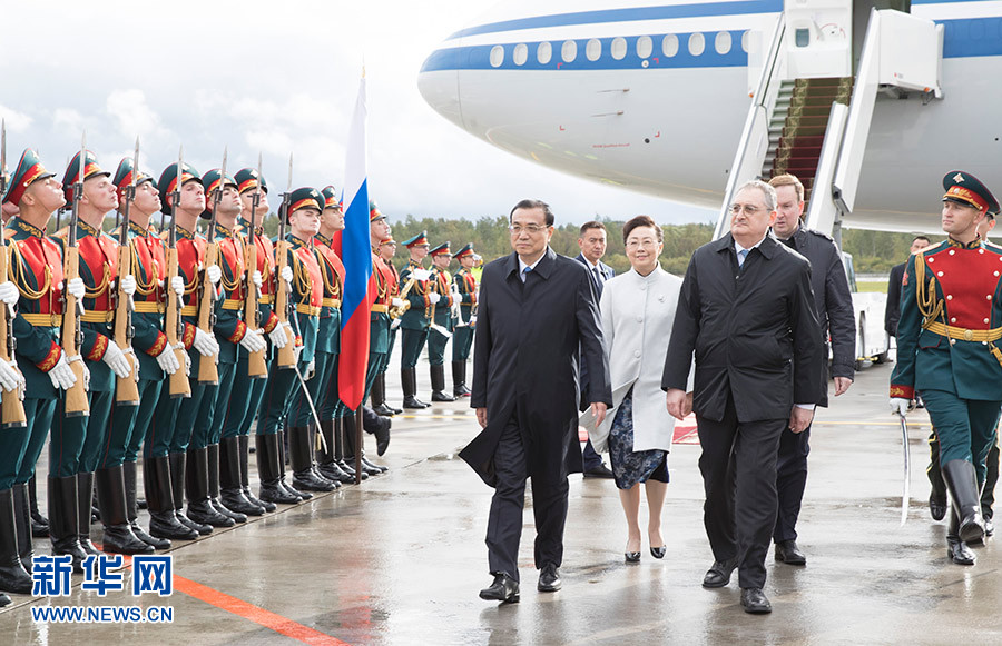 李克強総理がサンクトペテルブルク入り　公式訪露開始