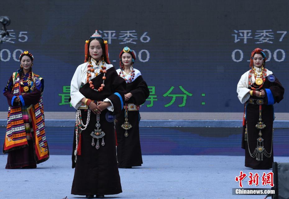 第1回「珠牡」選抜コンテストでチベット族の美女53人が美しさ競う　四川省