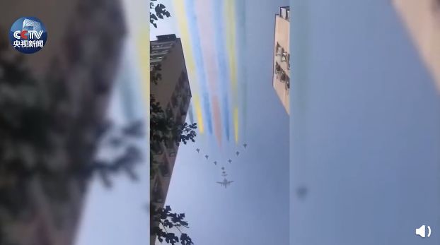 北京の空を飛翔する飛行機の数々がSNSを「占拠」　閲兵式演習