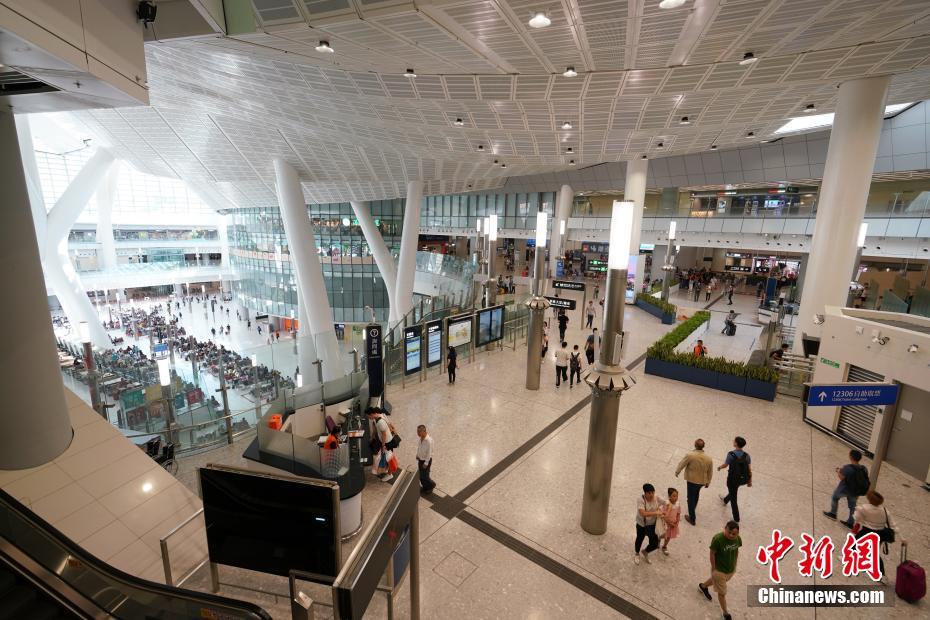 香港地区の高速鉄道開通から1周年、西九龍駅は重要な出入境の玄関口に