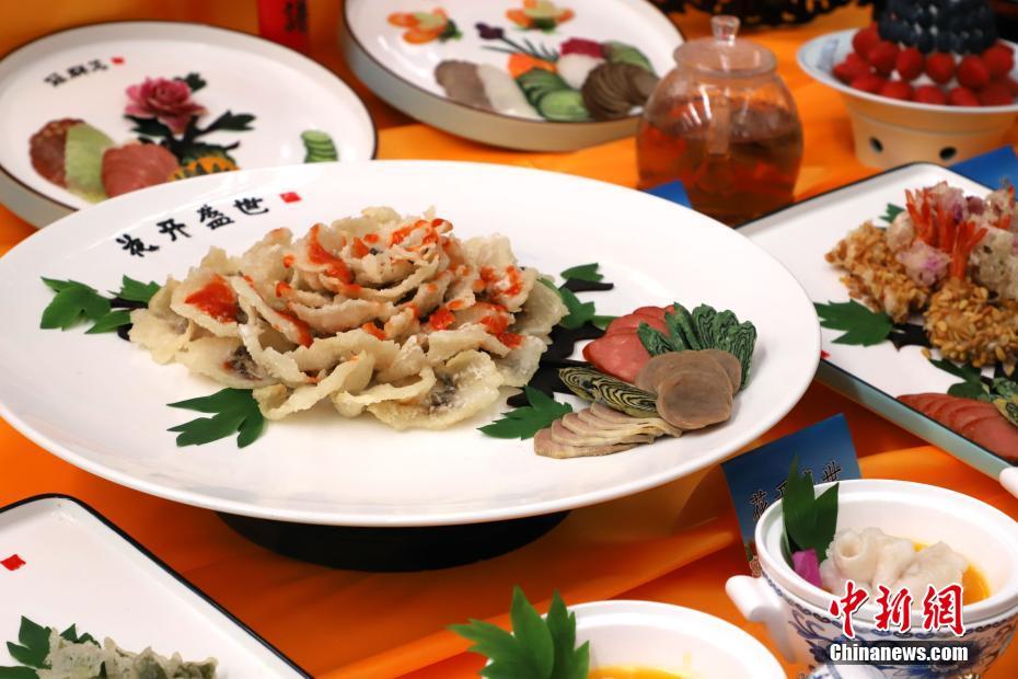 中国の料理人たちが天津で「牡丹の宴」を披露