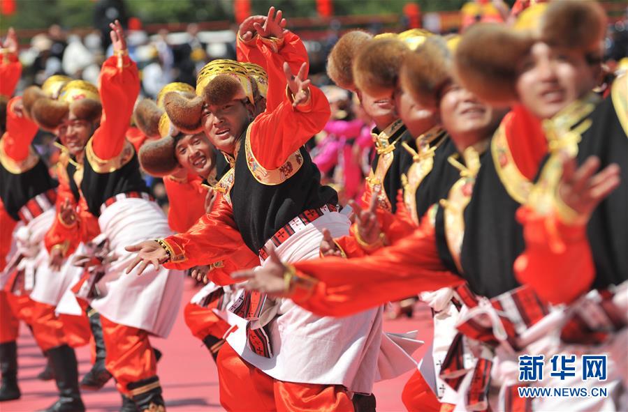 千人鍋荘舞で祖国称えるイベント　西蔵（チベット）自治区