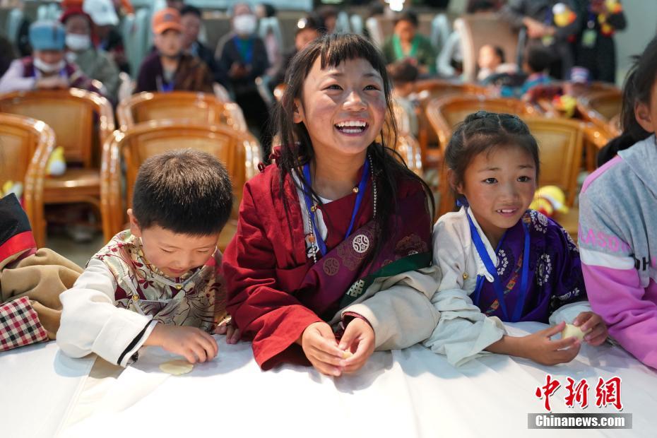 チベットの先天性心臓疾患の小児患者が手術のため北京へ