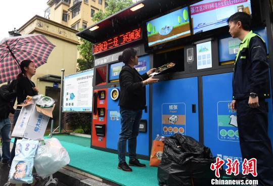 「顔認証」スマートゴミ箱でゴミ分別がトレンドに　重慶市