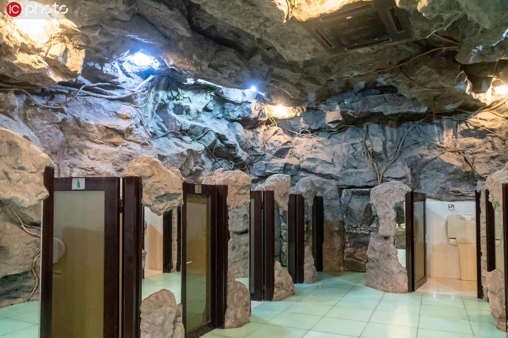 総工費500万元！公園の「鍾乳洞トイレ」が観光スポットに　上海市