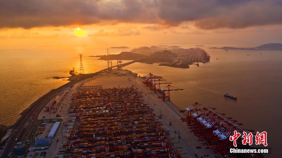 上海洋山港の自動化埠頭の効率が「神話」を達成