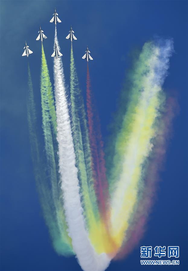 殲20、運20が長春の空に舞い　人民空軍創設70周年を祝賀