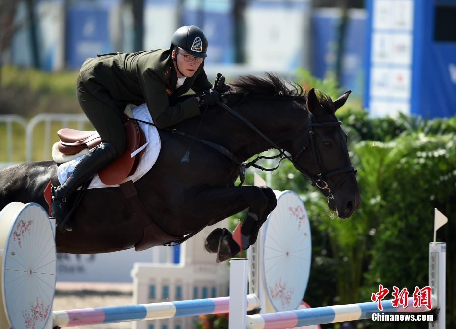 武漢ミリタリーワールドゲームズ馬術障害 男女の別なく同じ試合で競う