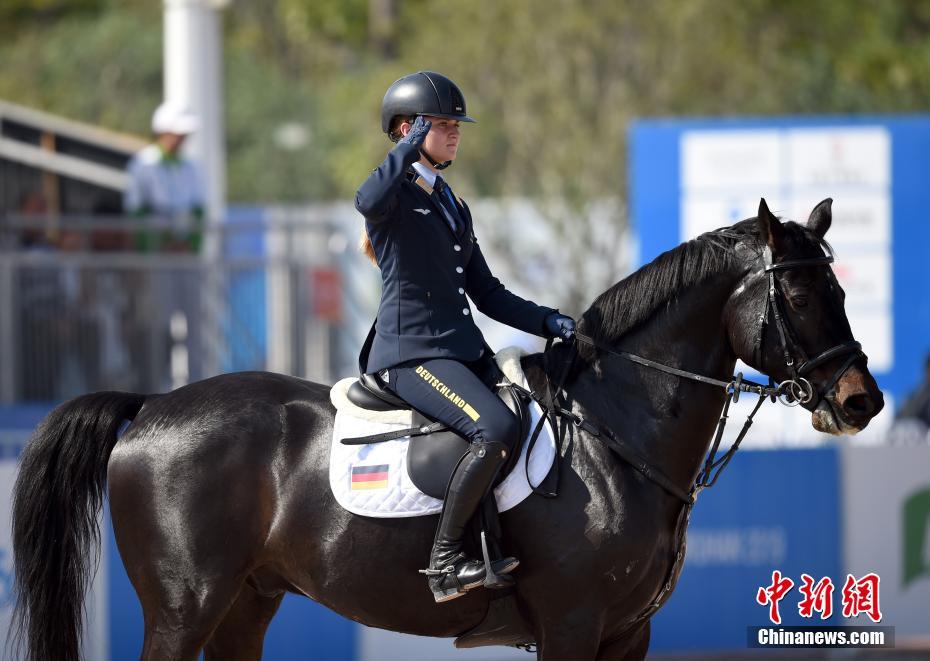 武漢ミリタリーワールドゲームズ馬術障害 男女の別なく同じ試合で競う