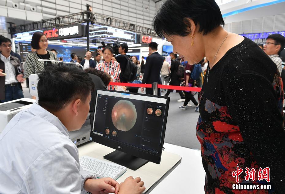 「インターネットの光」博覧会でAIが来場者を魅了　浙江省
