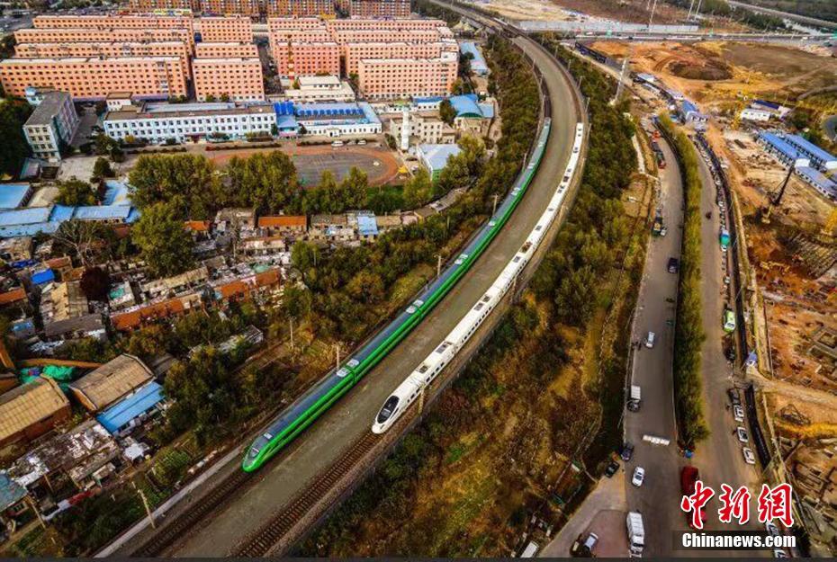 高速鉄道復興号の新型車両「緑巨人」が中国東北地区に初登場　吉林省
