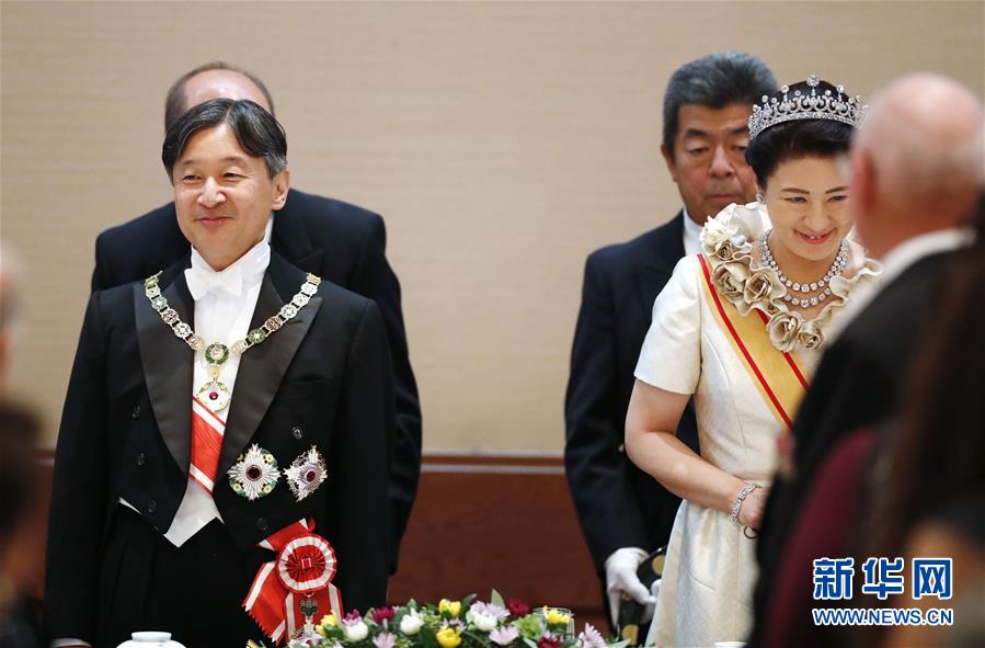日本の徳仁天皇が即位を宣言 東京