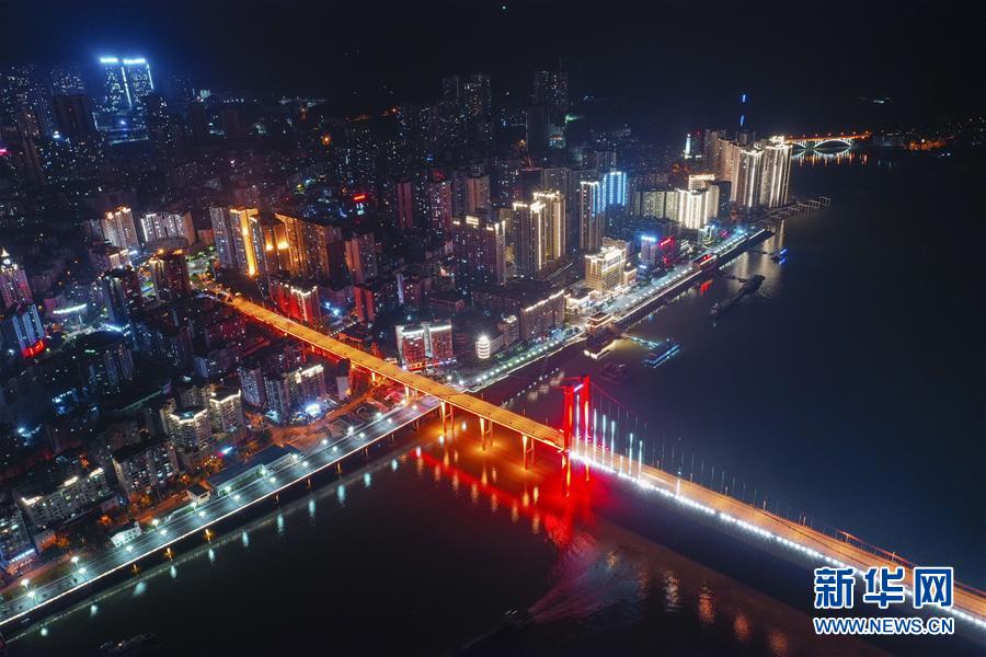 三峡ダムの水位が170メートルまで上がり長江沿いの美しい夜景も復活
