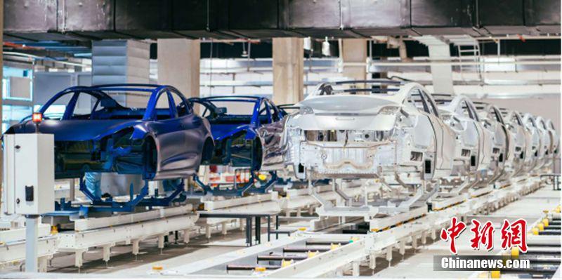 テスラが上海工場で試作車の生産開始　工場内の写真も初公開