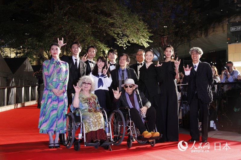 第32回東京国際映画祭が開幕 中日の映画人がレッドカーペットに登場