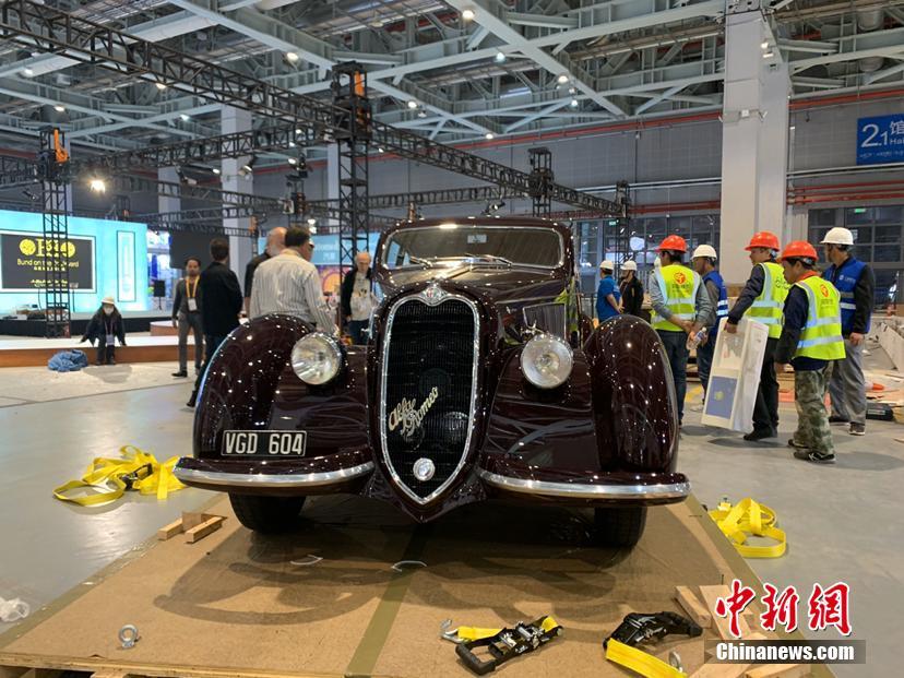 クラシックカーが輸入博覧会に初お目見え　上海