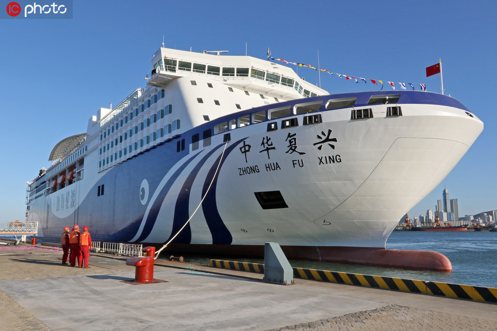 アジア最大のクルーズ客船型豪華カーフェリー「中華復興」号（写真著作権は東方ICが所有のため転載禁止）。 