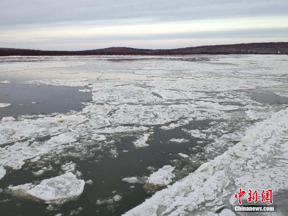 黒竜江省のアムール川が流氷シーズンに突入