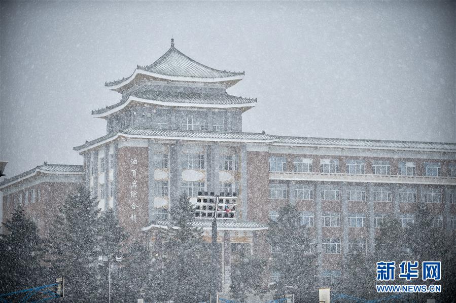 大雪がこんこんと降り積もる長春　吉林省