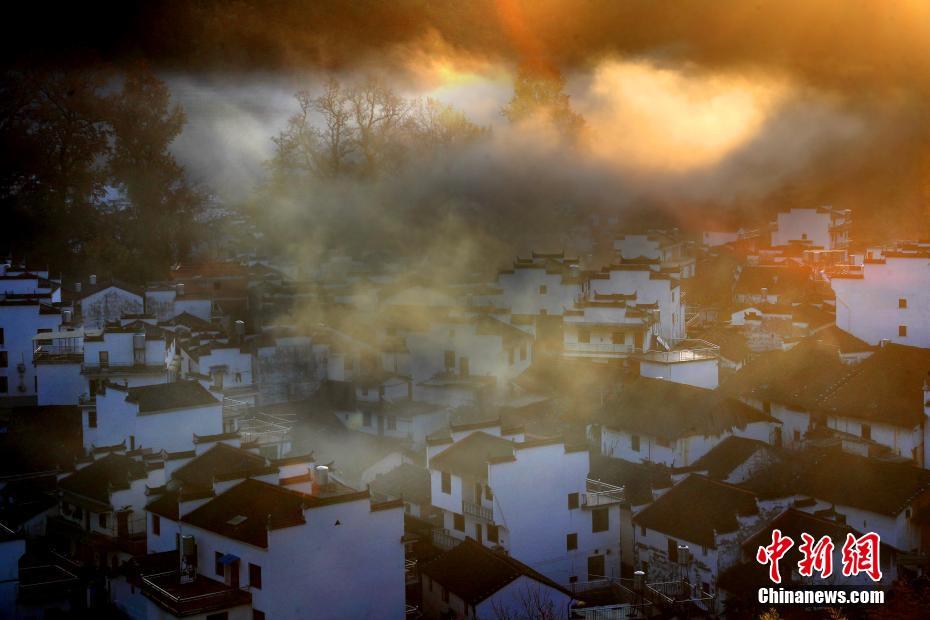しっとりと美しい石城古村の「楓のある風景」　江西省