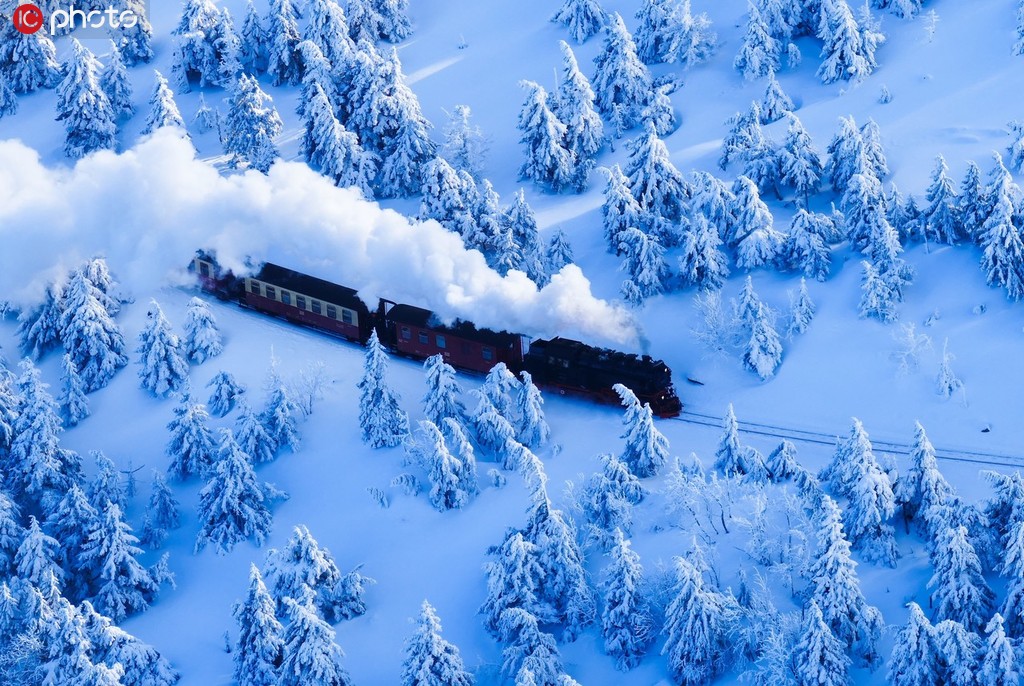 上空から撮影したドイツ・ハルツ山地の雪景色。（写真著作権は東方ICが所有のため転載禁止）。
