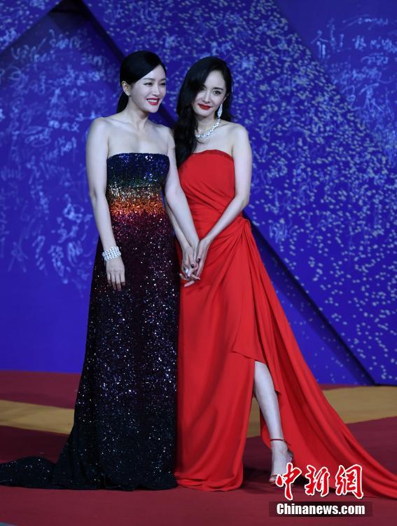 第28回金鶏百花映画祭が閉幕 レッドカーペットで「美」を競う女優たち