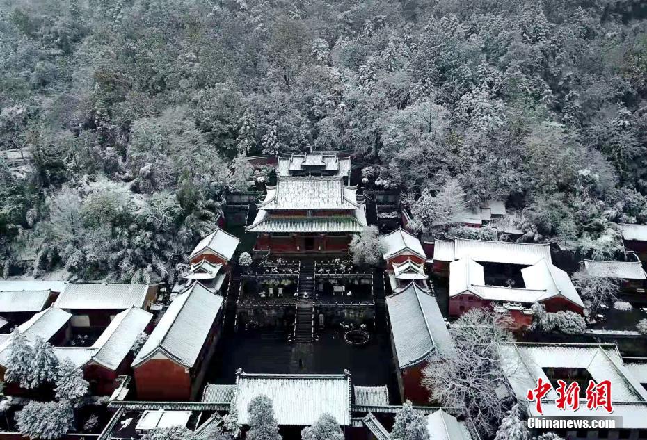 雪に覆われ荘厳さ増す道教の聖地・武当山　湖北省