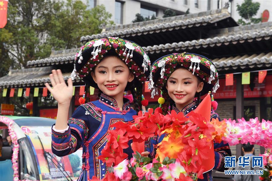 同じ顔がいっぱい！雲南墨江で国際双子文化フェスティバル