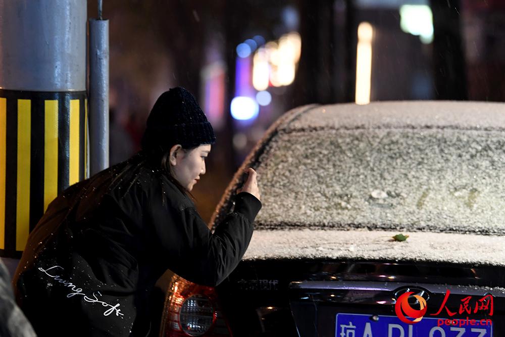 北京で今シーズン初雪観測