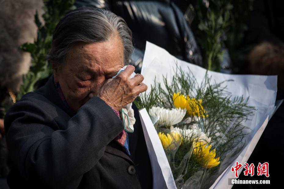 南京大虐殺犠牲者家庭追悼式典で犠牲者偲ぶ　江蘇省