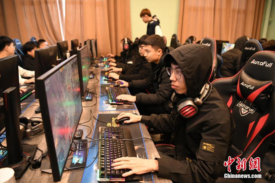 学生たちが授業でゲーム！長春のeスポーツ学科を訪ねて　吉林省