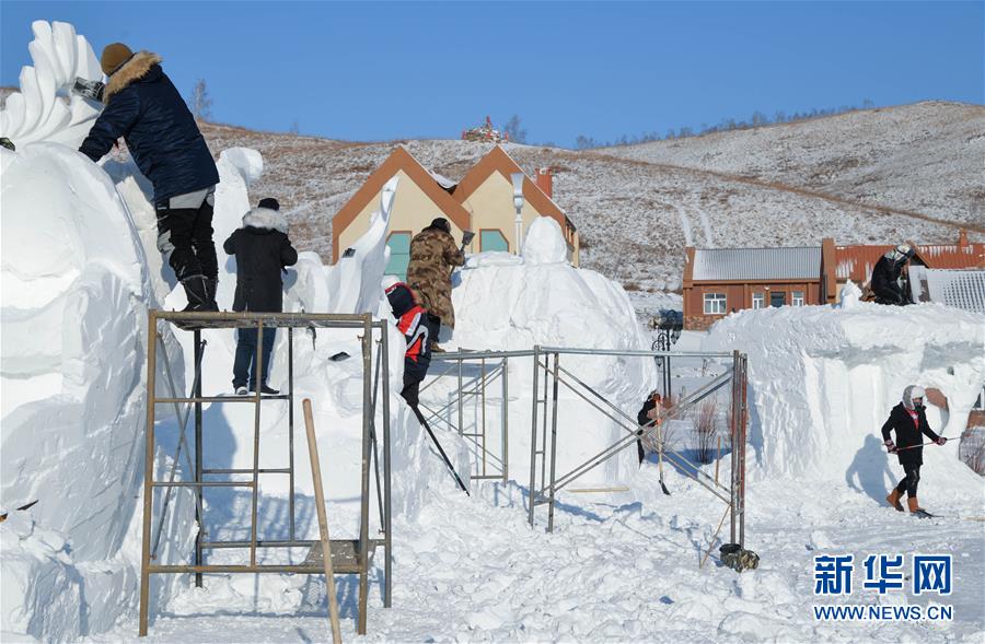 フルンボイルで雪の彫刻コンテストが開幕　内蒙古