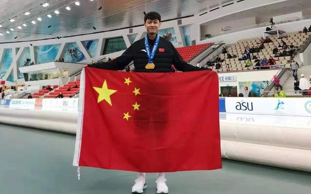 スピードスケートW杯1500メートルで寧忠岩選手が中国初の金メダル