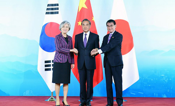 中日韓外相会談　「三か国＋X」協力を推進へ