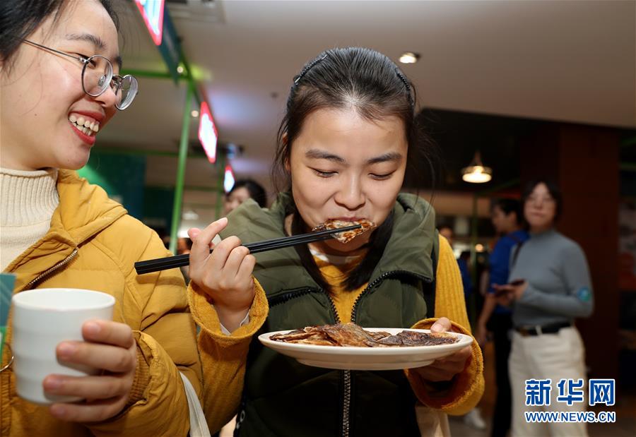 「多肉ムース」など各校の自慢料理が大集合！大学生グルメフェス　上海 