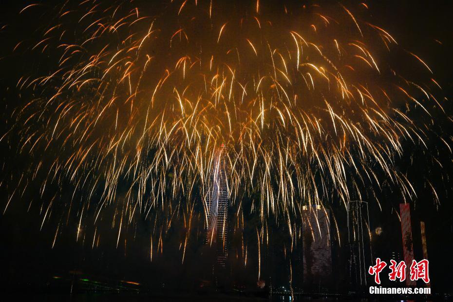 マカオ地区祖国復帰20周年を祝う花火大会、珠海市と初の合同開催