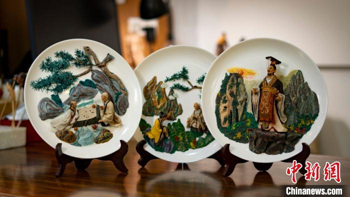 しんこ細工で関羽や敦煌の飛天を作り出す90年代生まれの職人　甘粛省