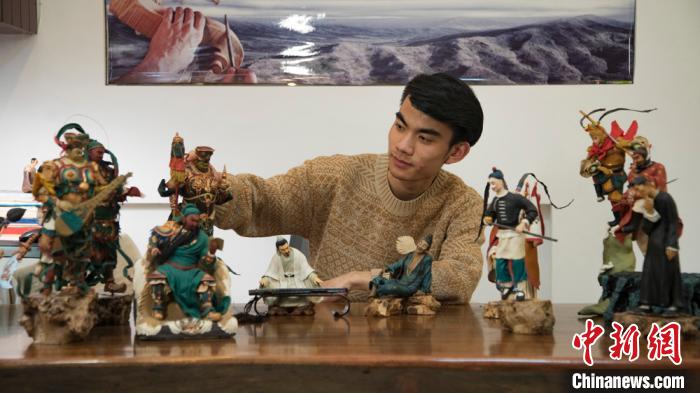 しんこ細工で関羽や敦煌の飛天を作り出す90年代生まれの職人　甘粛省