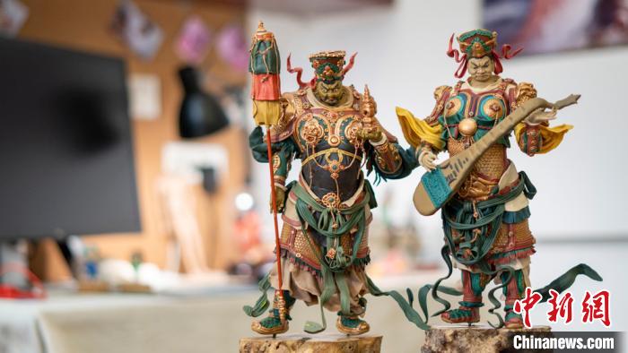 しんこ細工で関羽や敦煌の飛天を作り出す90年代生まれの職人　甘粛省