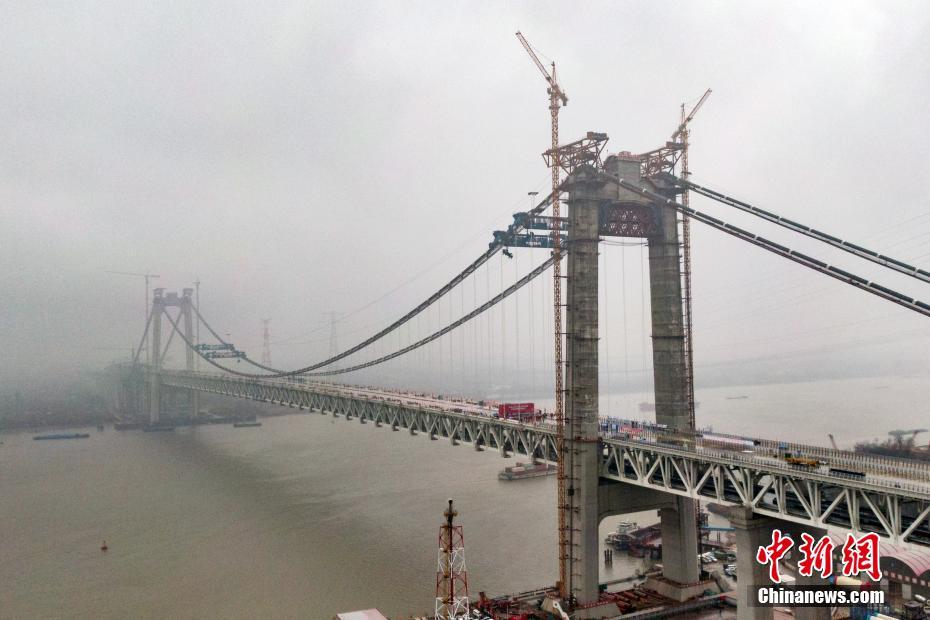 中国初の高速鉄道・高速道路両用吊り橋「五峰山長江大橋」の閉合完了