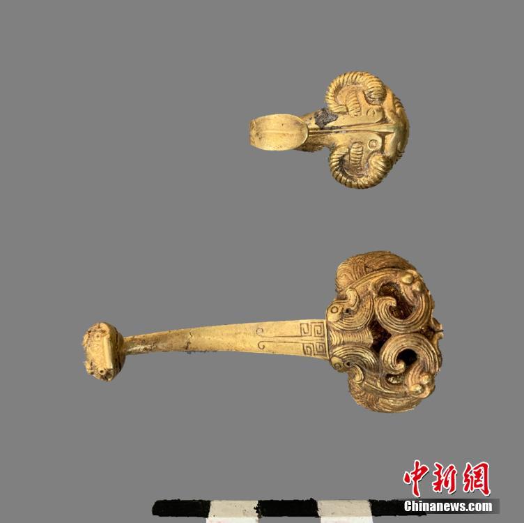 秦の始皇帝の陵墓西側から大型古墳発見　珍しい金のラクダも出土
