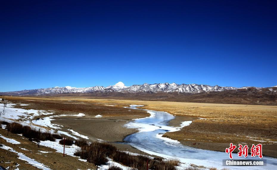 「世界の屋根の屋根」凍てつくチベット西部高原の冬景色