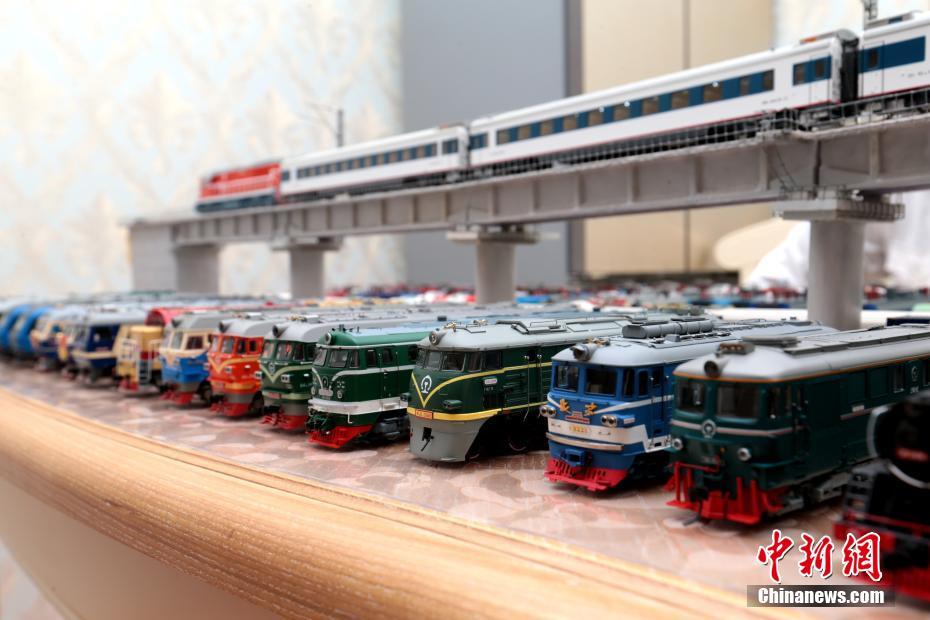 まるで「列車模型の博物館」！西安の鉄道ファンで高速鉄道運転士の自宅